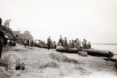 Schlauchbote-bei-Schwedt-1941_int.jpg